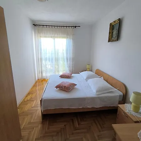Apartment Vinka *
